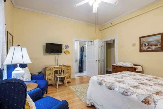 bedroom featuring ceiling fan, crown molding, and light hardwood / wood-style floors