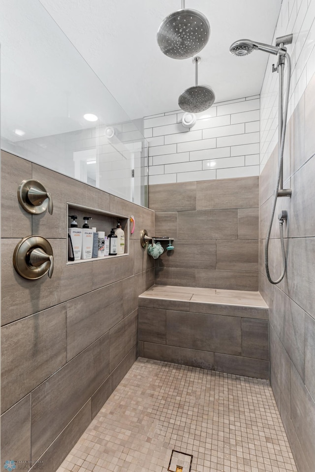 bathroom featuring a tile shower