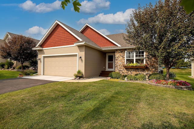 view of front of house featuring a front yard