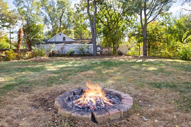 view of yard featuring a fire pit