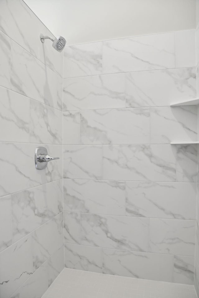 bathroom featuring tiled shower