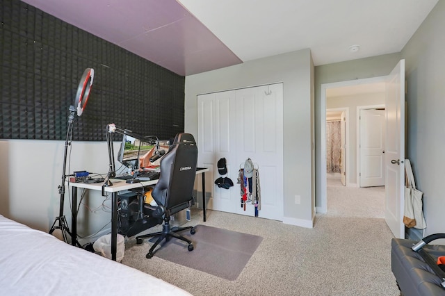 bedroom with carpet flooring and a closet