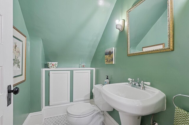 1941 James Ave S, Minneapolis, MN 55403 - bathroom with lofted ceiling, tile patterned flooring, and toilet