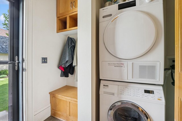 1941 James Ave S, Minneapolis, MN 55403 - laundry room with estacked washer and dryer and healthy amount of natural light