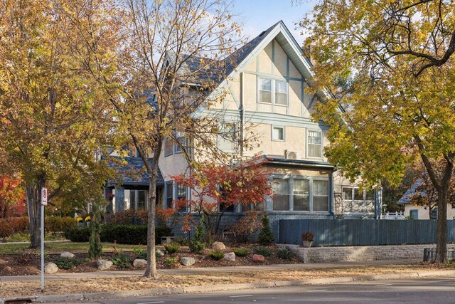 1941 James Ave S, Minneapolis, MN 55403 - view of front of house featuring stucco siding