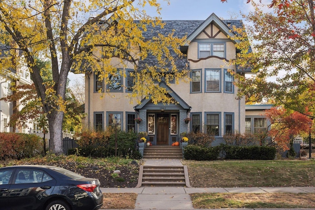 1941 James Ave S, Minneapolis, MN 55403 - view of front facade featuring stucco siding