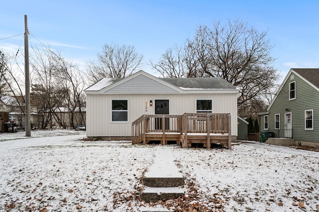 view of front of house featuring a wooden deck