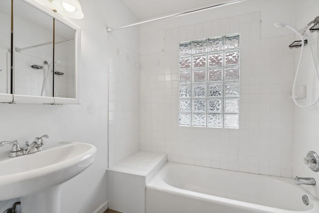 bathroom featuring sink and tiled shower / bath combo