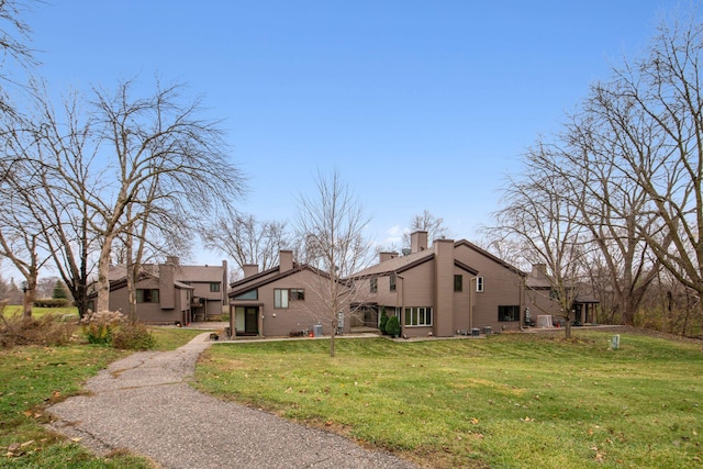 view of front of property with a front yard