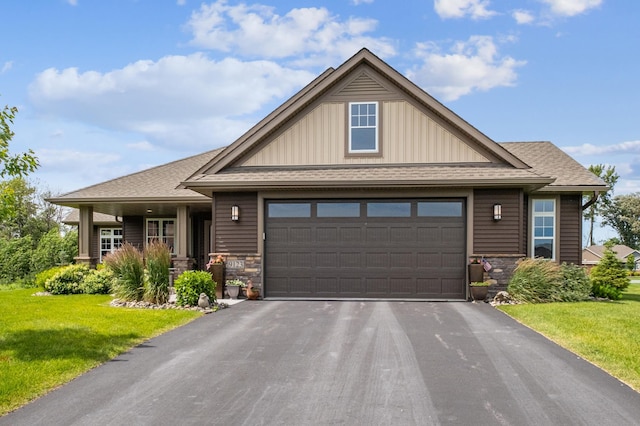 craftsman inspired home featuring a front lawn