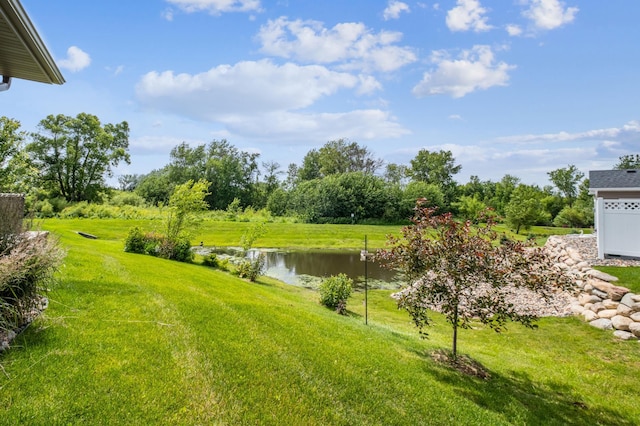 view of yard featuring a water view