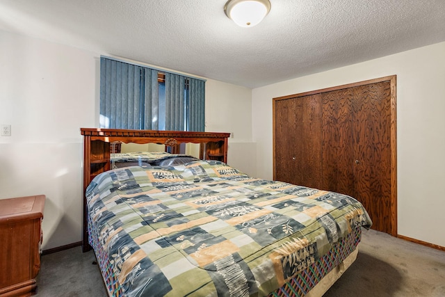 bedroom featuring carpet, a textured ceiling, and a closet