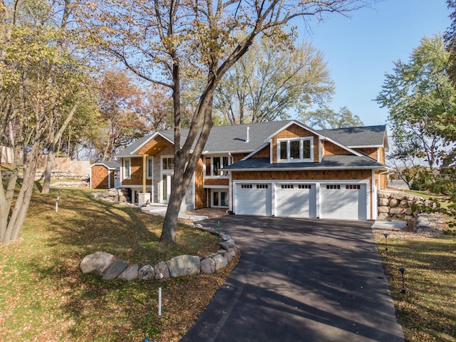 view of front of property with a front yard