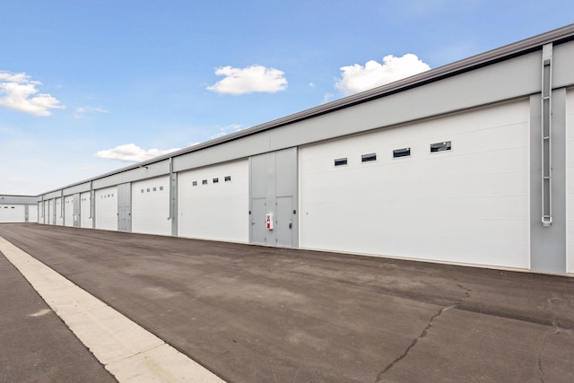 9200 Nike Road 31 & 47, Minnetrista, MN 55359 - view of garage
