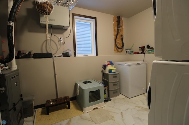 laundry room featuring washer and clothes dryer and water heater