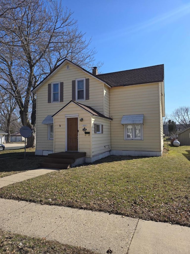 view of front facade featuring a front yard