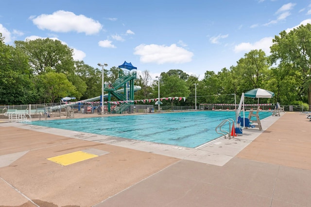 view of swimming pool