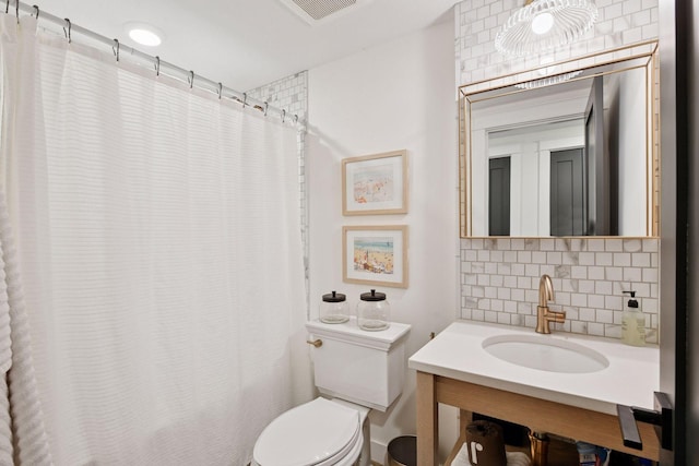 bathroom with tasteful backsplash, visible vents, toilet, and a shower with curtain