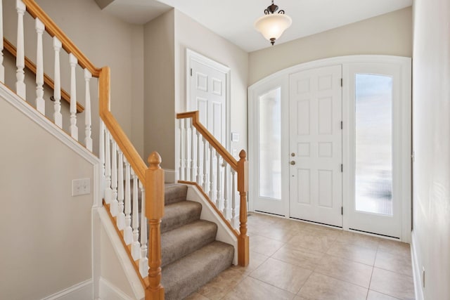 entrance foyer featuring a healthy amount of sunlight and light tile patterned floors