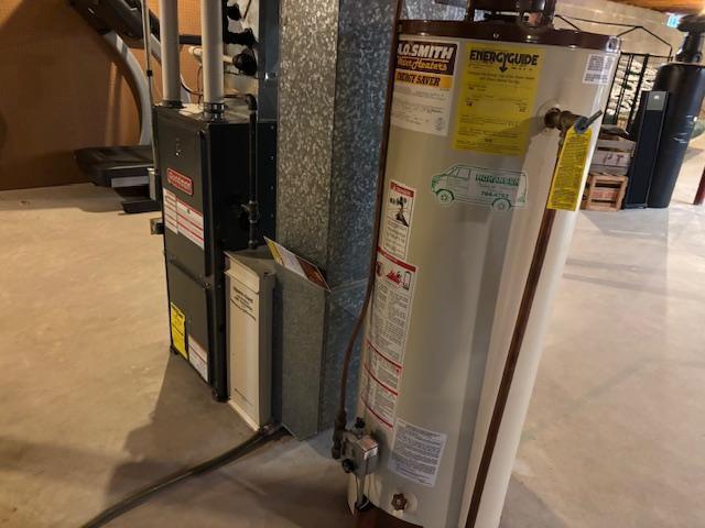 11233 Chisago Blvd, Chisago City, MN 55013 - utilities featuring gas water heater