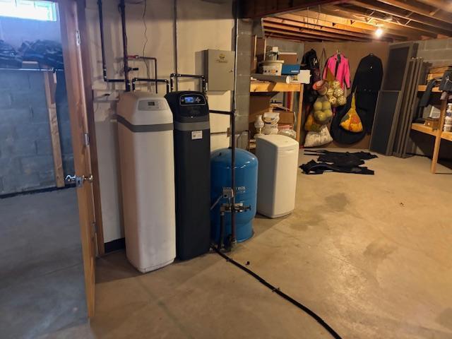11233 Chisago Blvd, Chisago City, MN 55013 - unfinished basement with a water pressure tank and a water softener