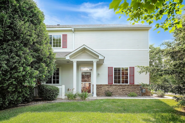 view of front of property with a front yard