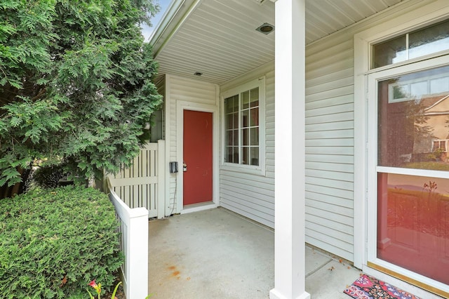 property entrance with covered porch