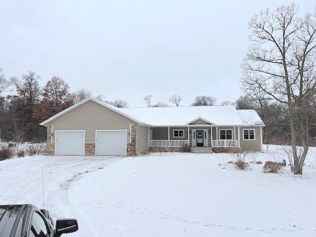 ranch-style house with a porch