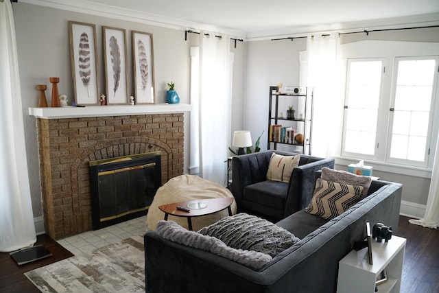 living room featuring hardwood / wood-style floors, plenty of natural light, ornamental molding, and a fireplace