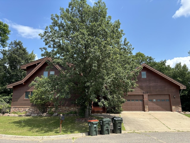 view of front facade with a garage