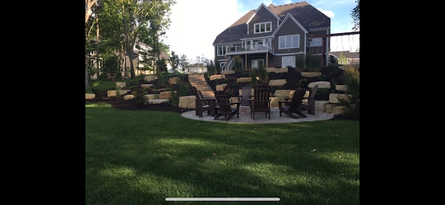 view of yard with a patio area