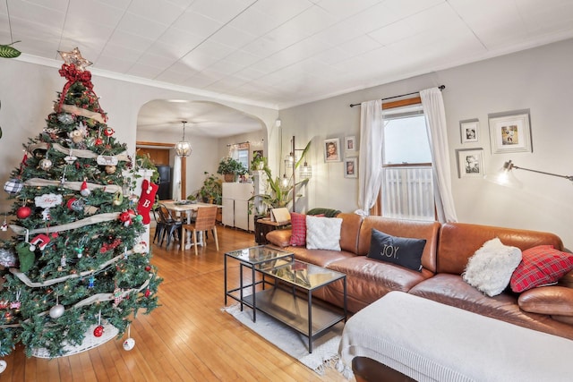 living room featuring hardwood / wood-style floors and crown molding