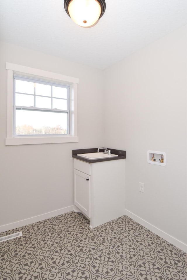 laundry area with washer hookup, cabinets, and sink