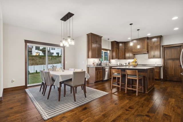 dining space featuring a chandelier, dark hardwood / wood-style floors, plenty of natural light, and sink