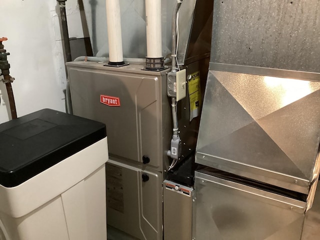 1516 Bay Oaks Dr, Albert Lea, MN 56007 - utility room with heating unit