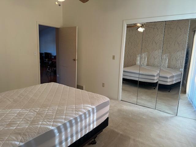 bedroom featuring carpet flooring, ceiling fan, and a closet