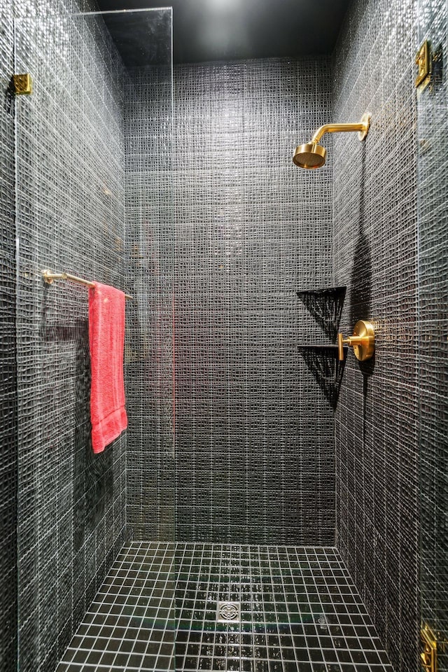 bathroom with a tile shower