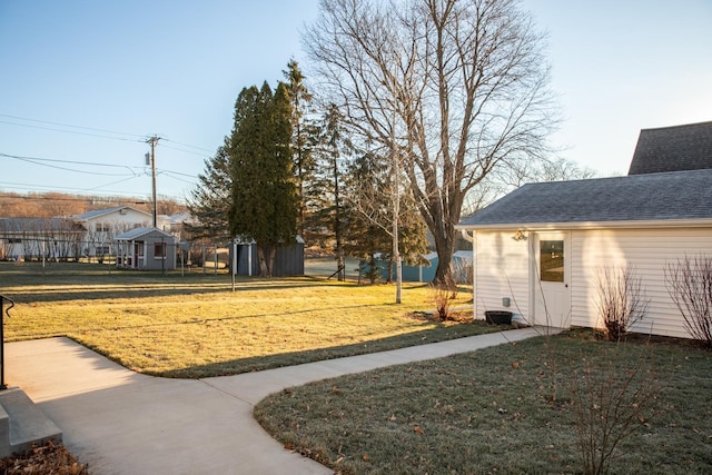 view of yard with a storage unit