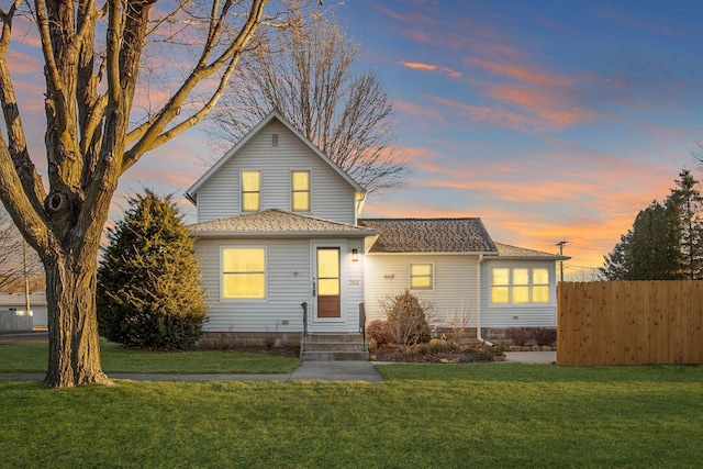 view of front of house featuring a lawn