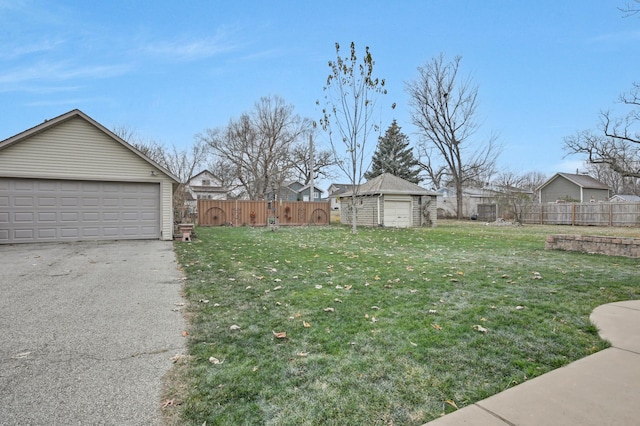 view of yard featuring a garage and an outdoor structure