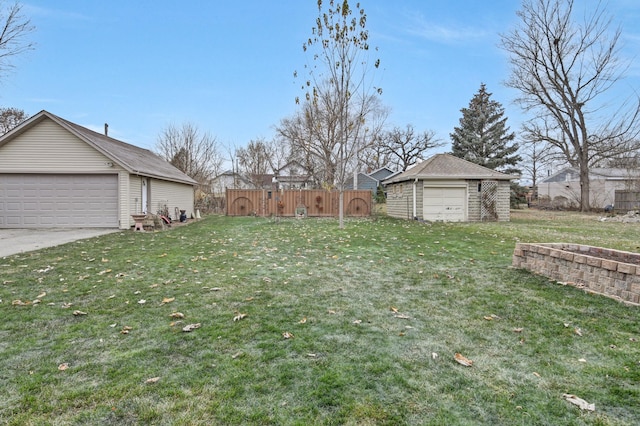 view of yard with an outbuilding and a garage