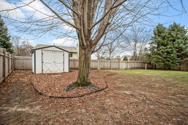 view of yard with a storage shed