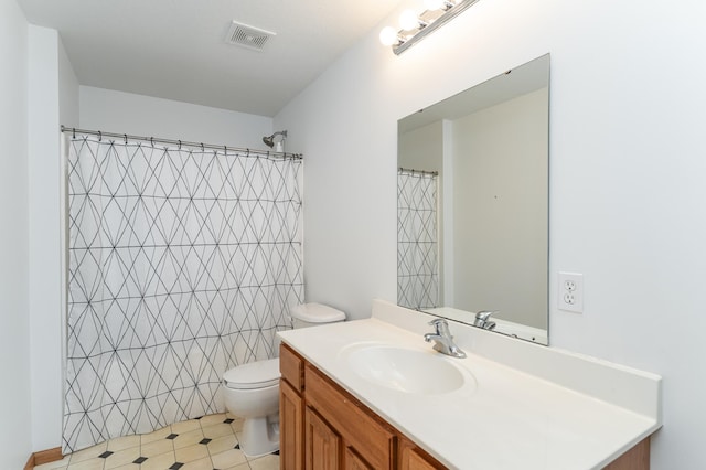 bathroom featuring vanity, curtained shower, and toilet