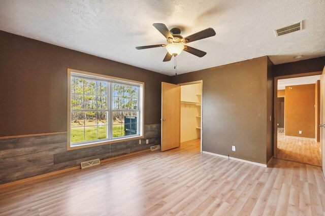 63219 Great River Rd, Jacobson, MN 55752 - unfurnished bedroom with ceiling fan, light hardwood / wood-style floors, a walk in closet, and a closet