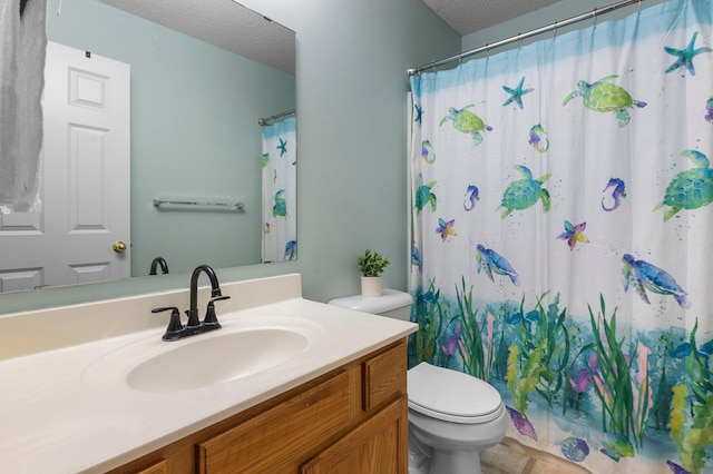 bathroom featuring a shower with curtain, vanity, toilet, and a textured ceiling