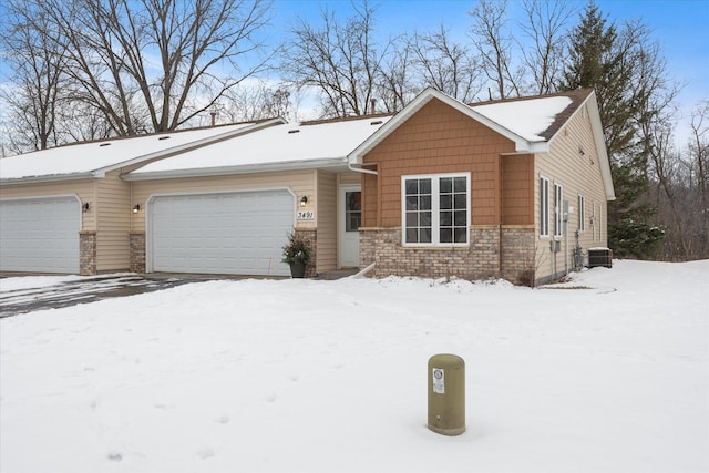 view of front facade with a garage