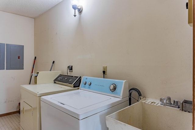 clothes washing area featuring a textured ceiling, independent washer and dryer, sink, and electric panel