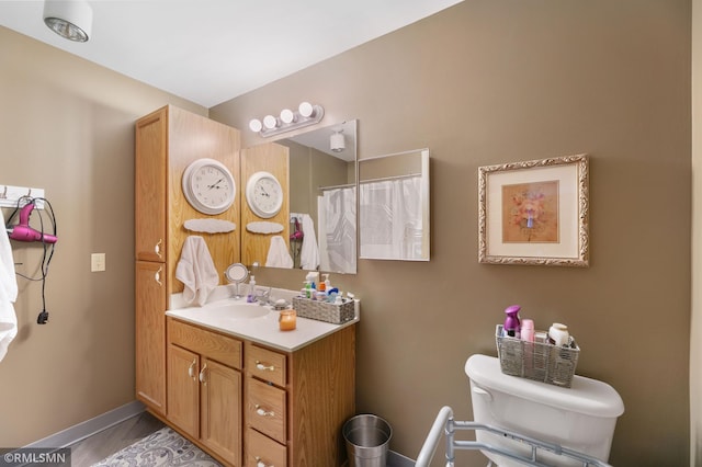 5650 Boone Ave N Unit 321, New Hope, MN 55428 - full bath featuring toilet, vanity, baseboards, and a shower with shower curtain