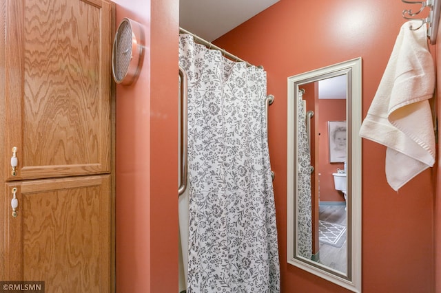 5650 Boone Ave N Unit 321, New Hope, MN 55428 - full bathroom with a shower with shower curtain