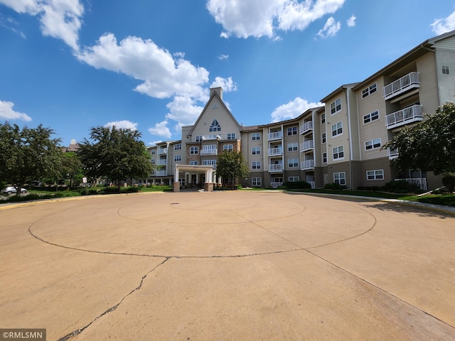 5650 Boone Ave N Unit 321, New Hope, MN 55428 - view of sport court featuring community basketball court